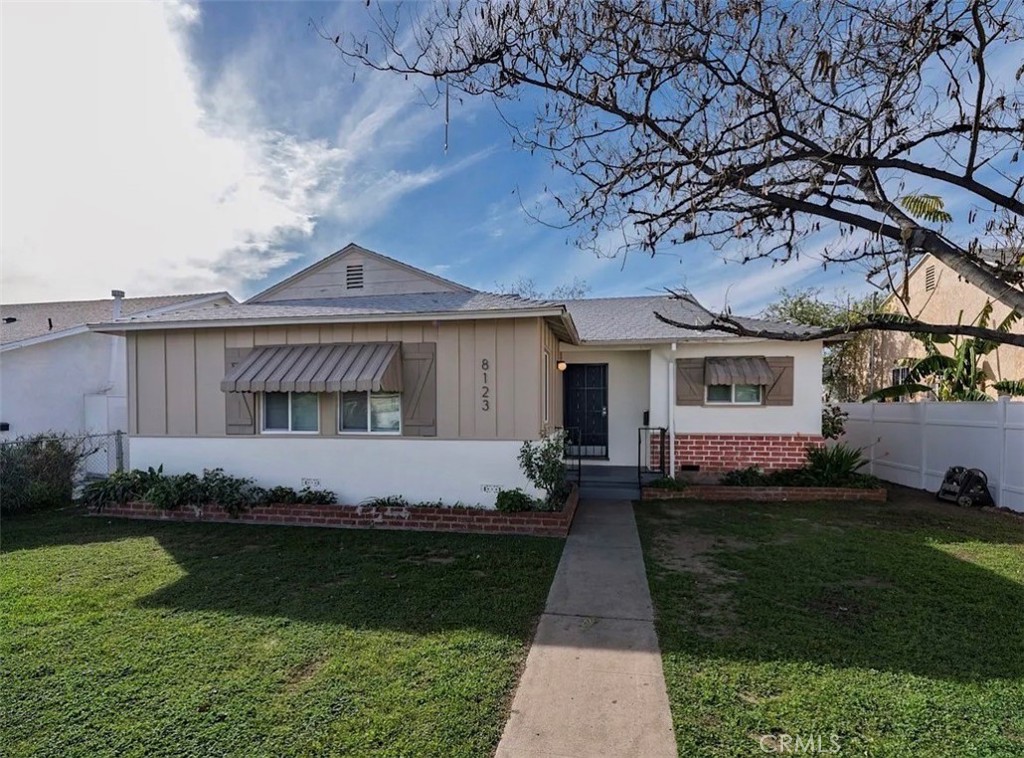 8123 Lindley