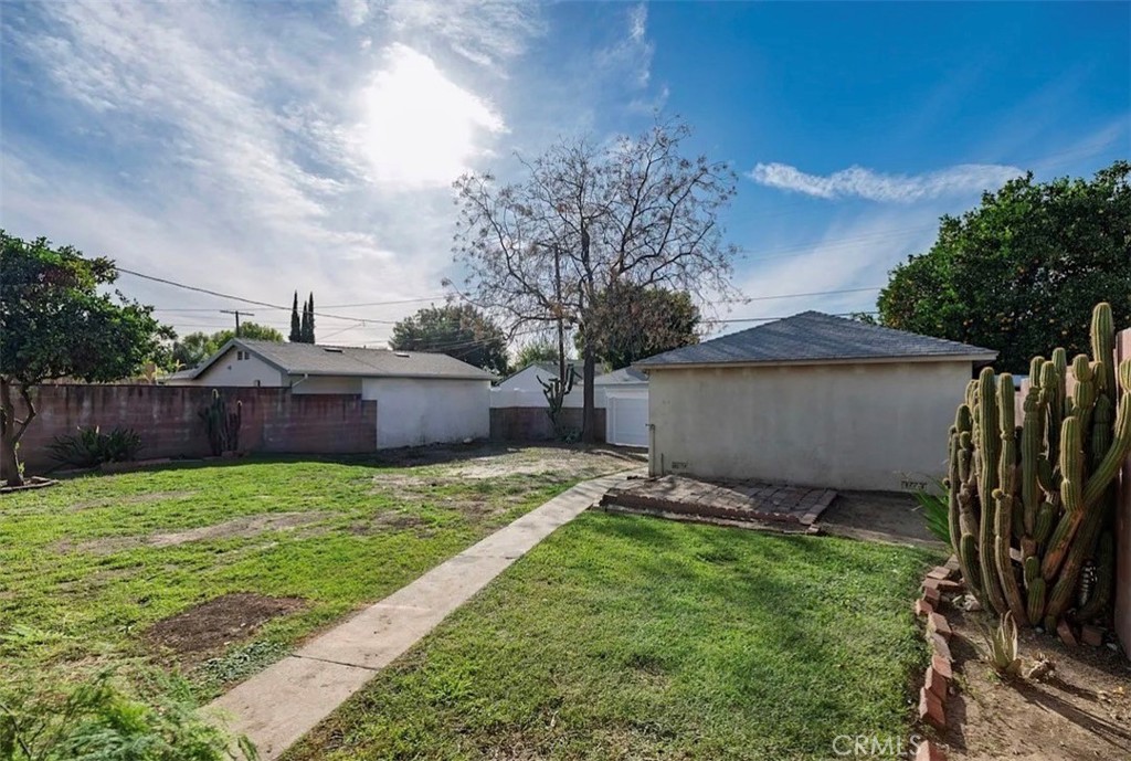 8123 Lindley