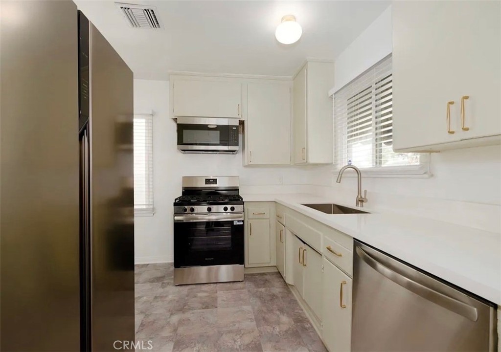 8123 Lindley