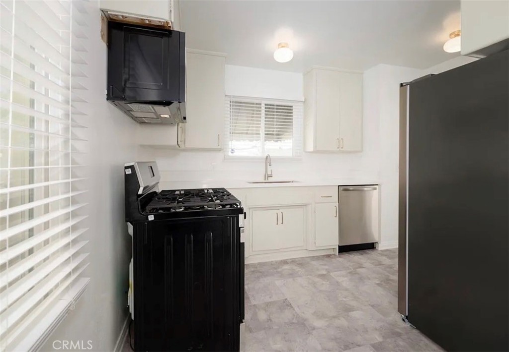 8123 Lindley