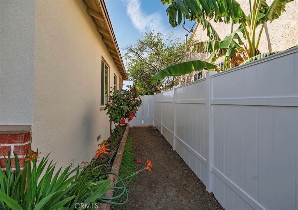 8123 Lindley