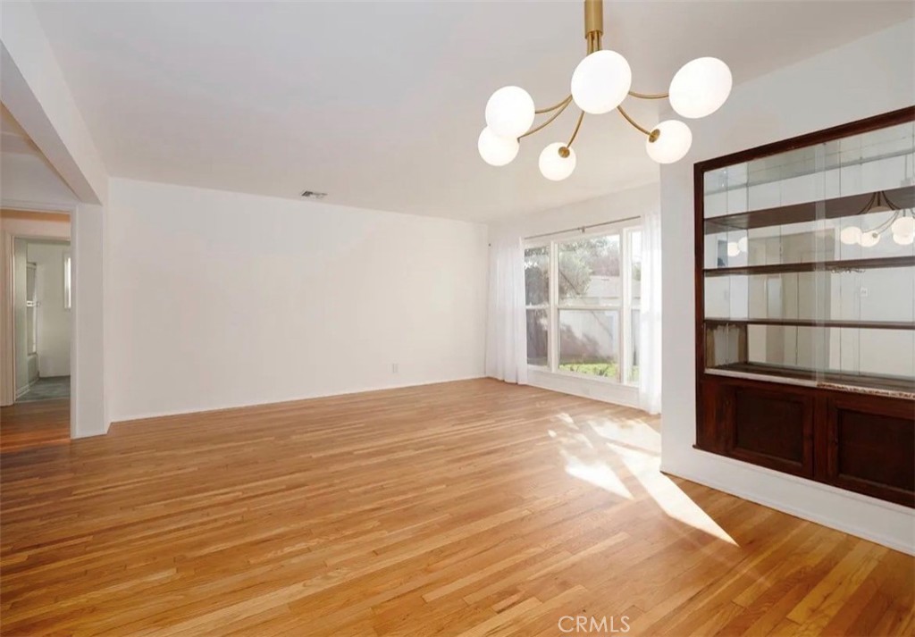 8123 Lindley