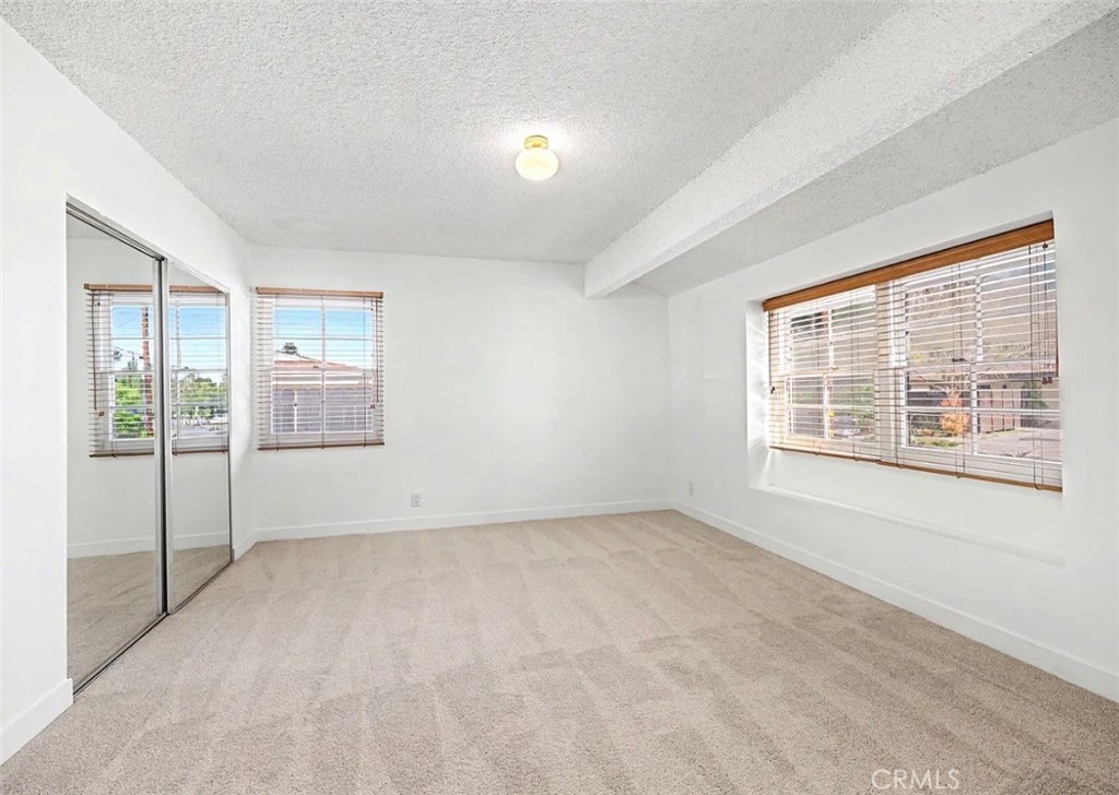 4413 Canoga