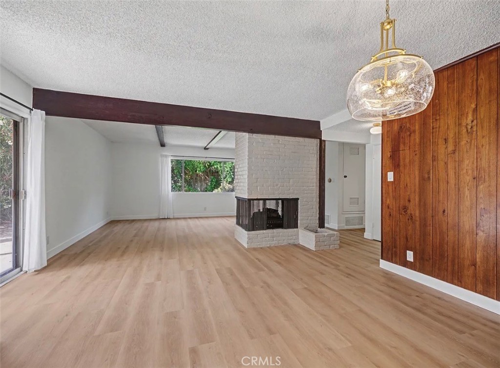 4413 Canoga