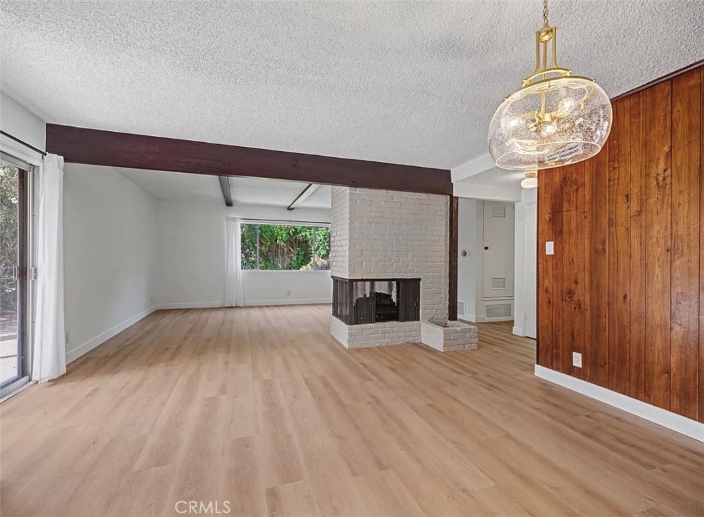 4413 Canoga
