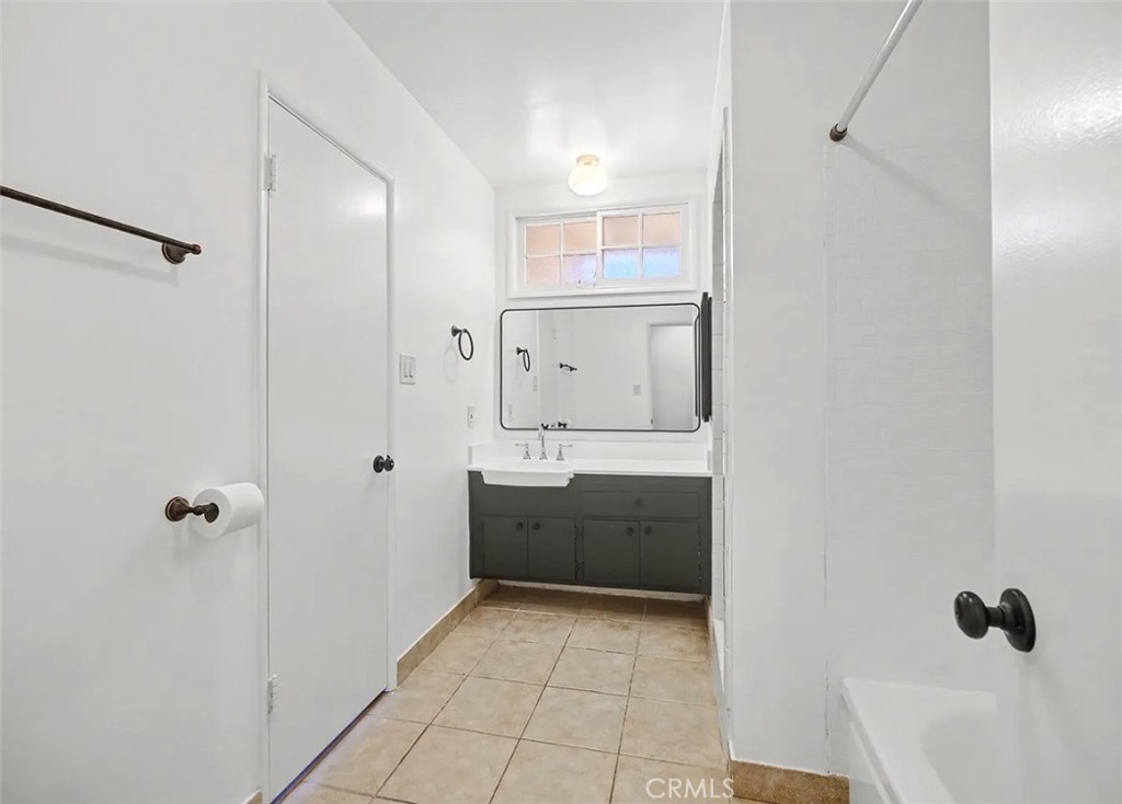 4413 Canoga