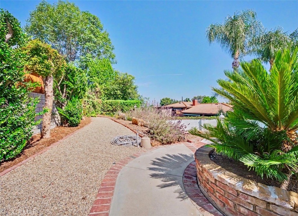 22525 Flamingo