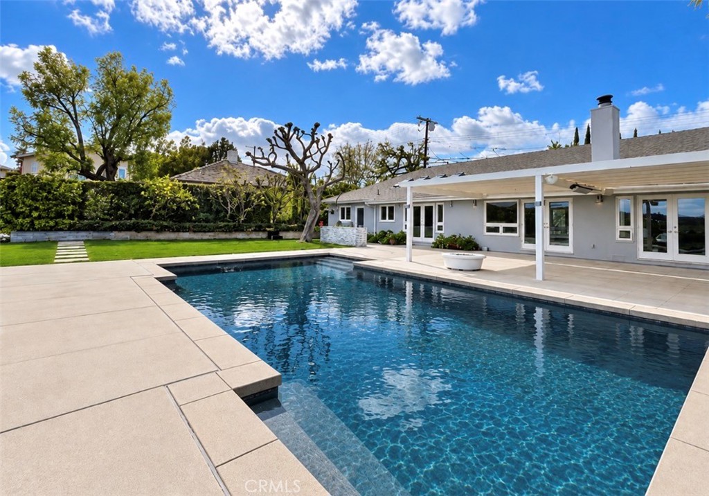 16972 Oak View Drive