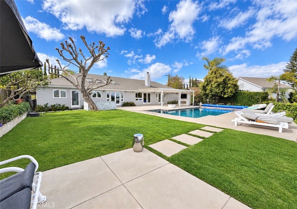 16972 Oak View Drive