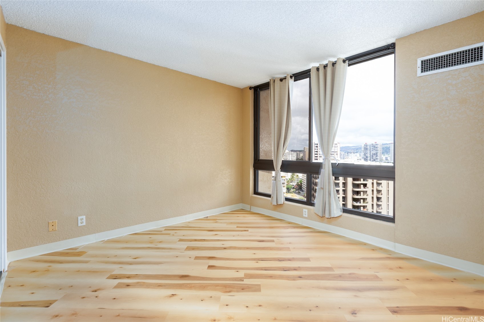 300 Wai Nani Way I2004