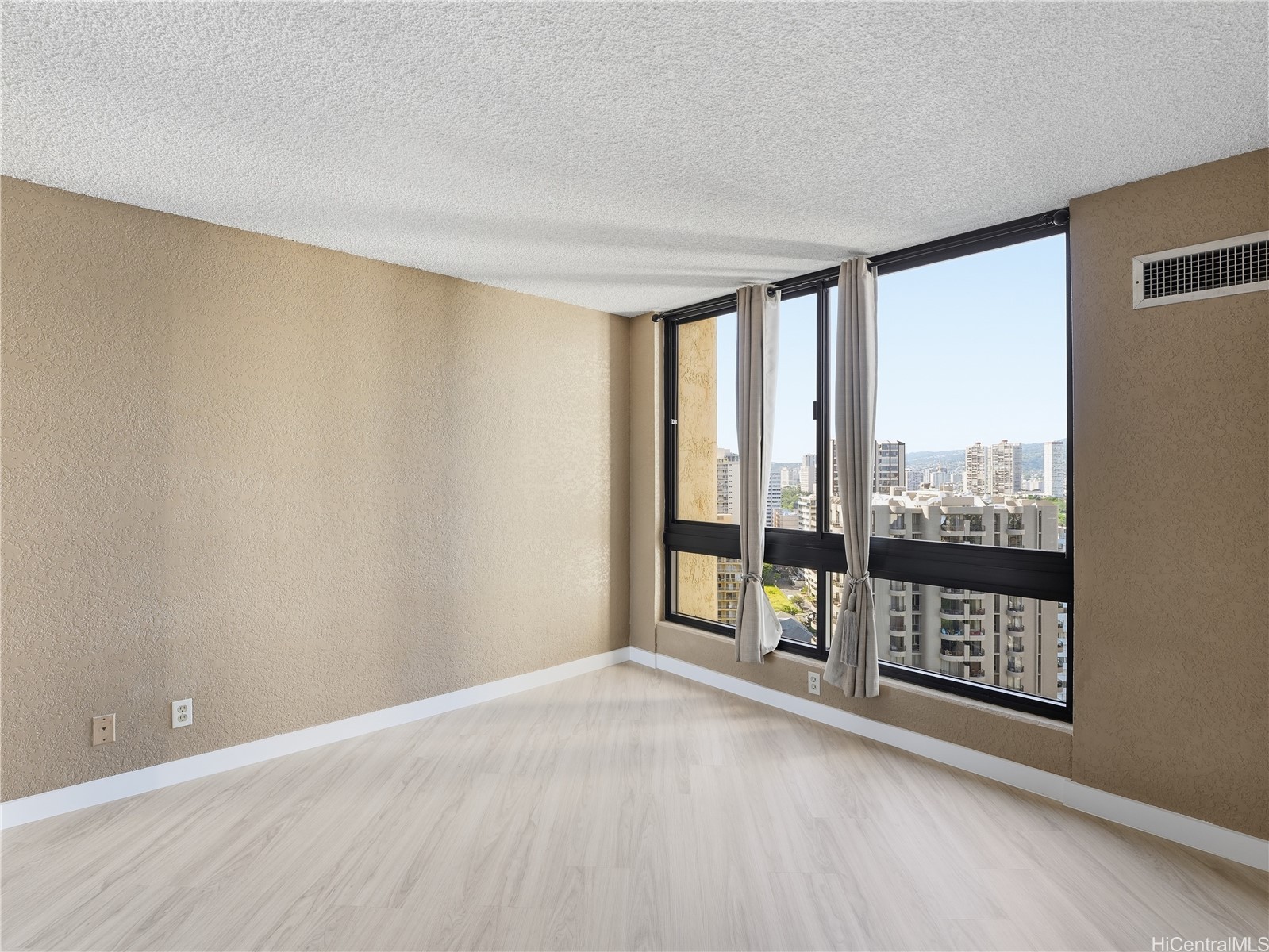 300 Wai Nani Way I2004