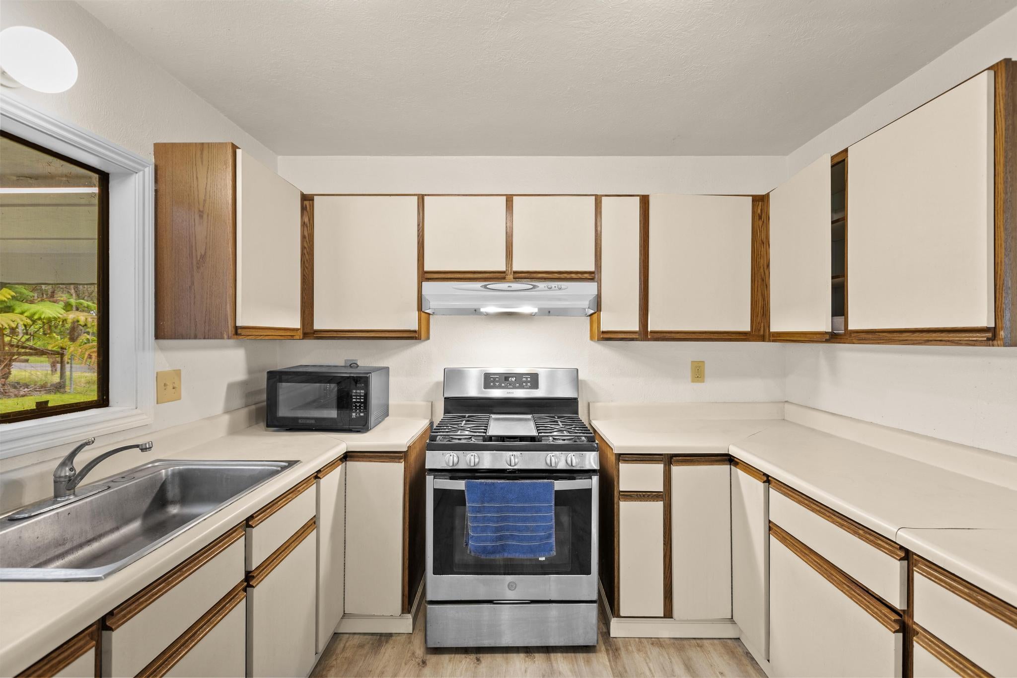 11-3889 2ND ST