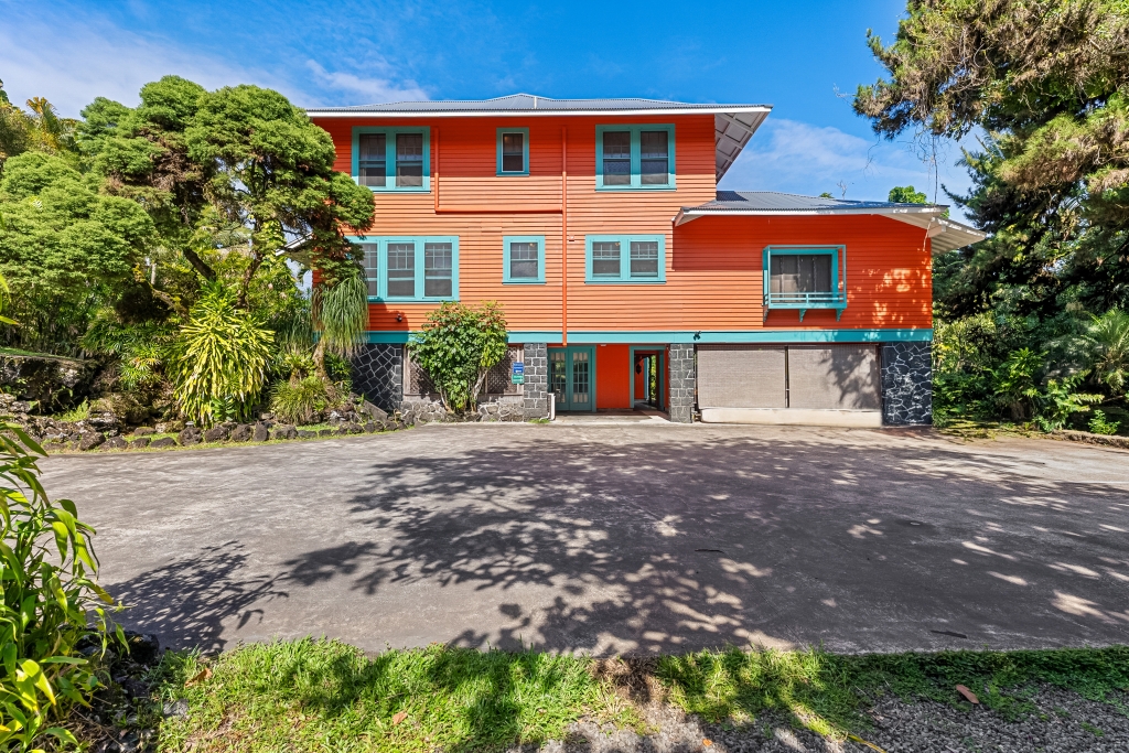 1896 KALANIANAOLE ST