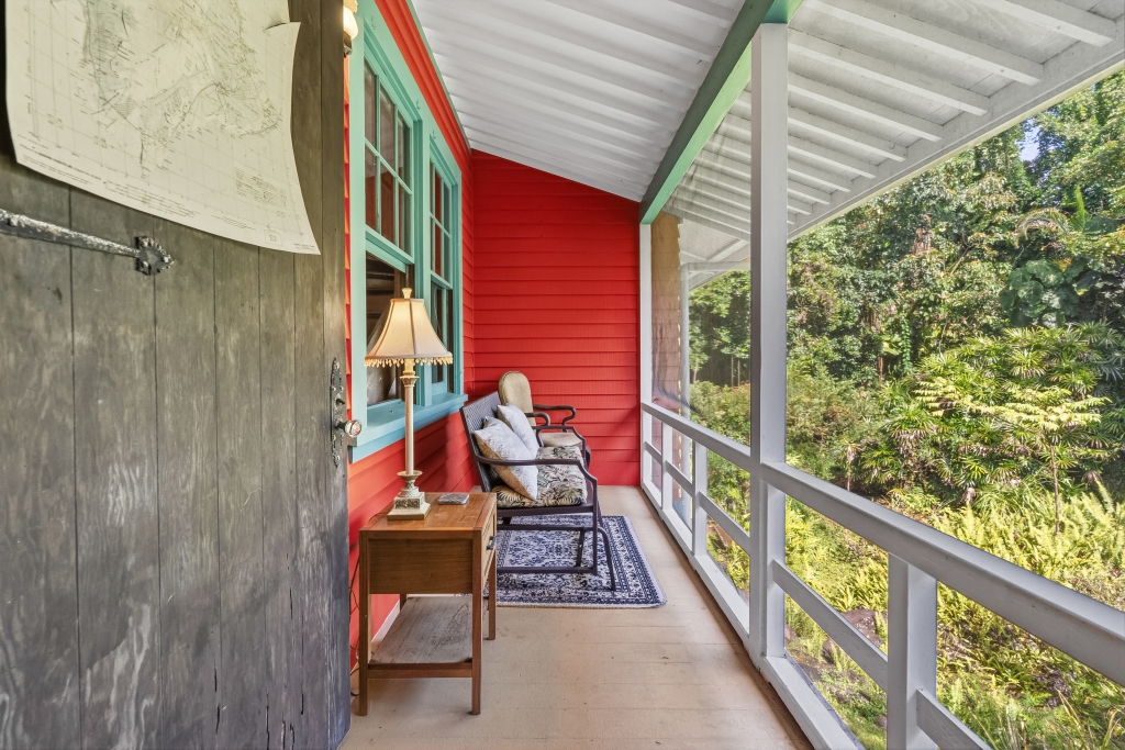 1896 KALANIANAOLE ST