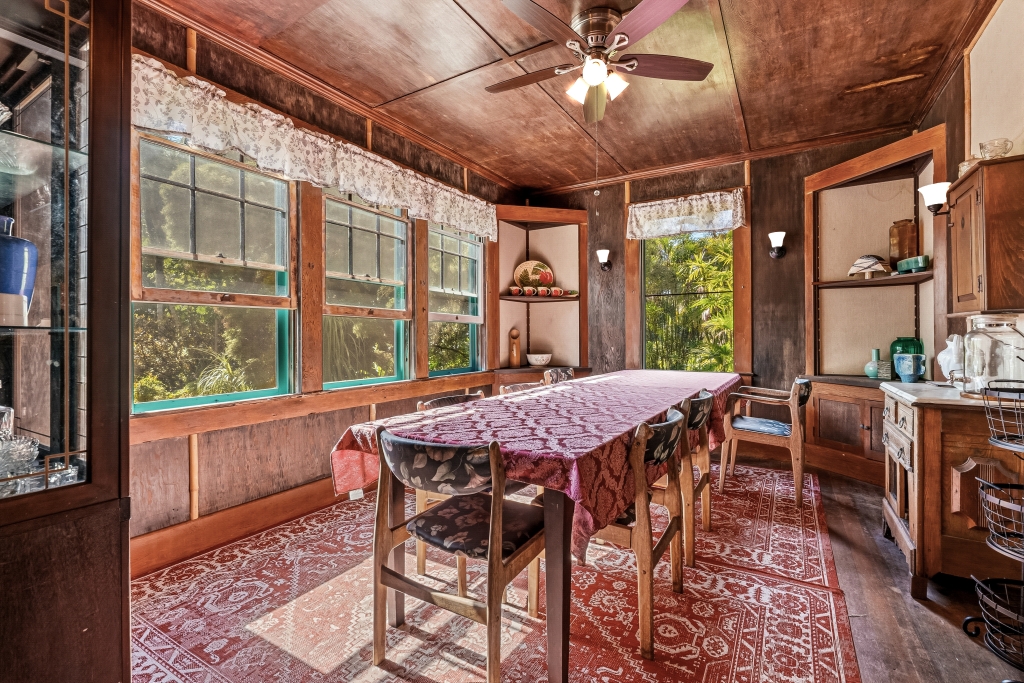 1896 KALANIANAOLE ST