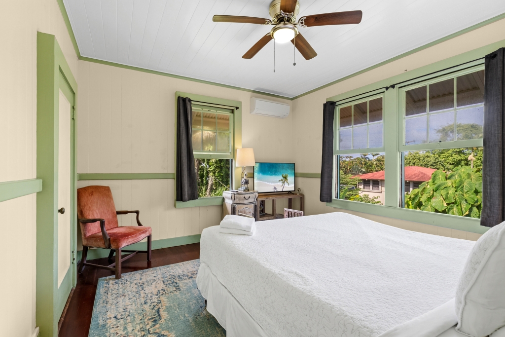 1896 KALANIANAOLE ST