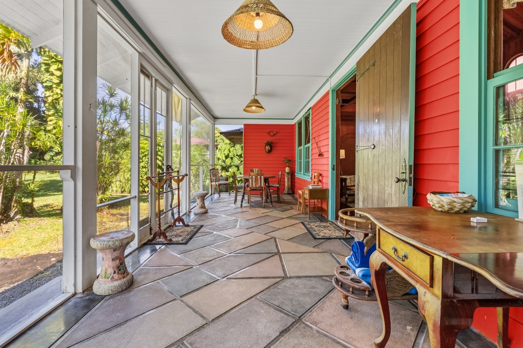 1896 KALANIANAOLE ST