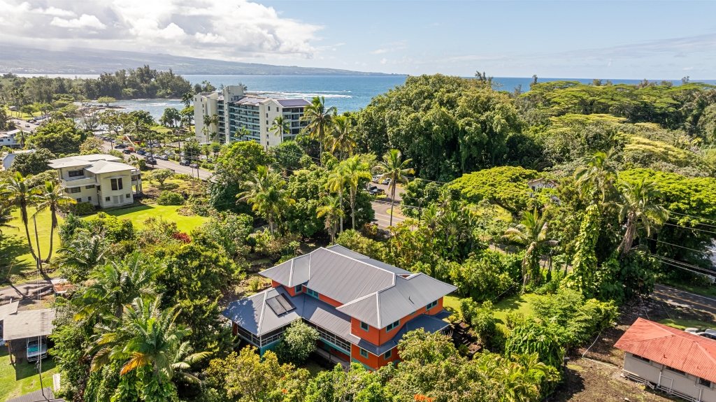 1896 KALANIANAOLE ST