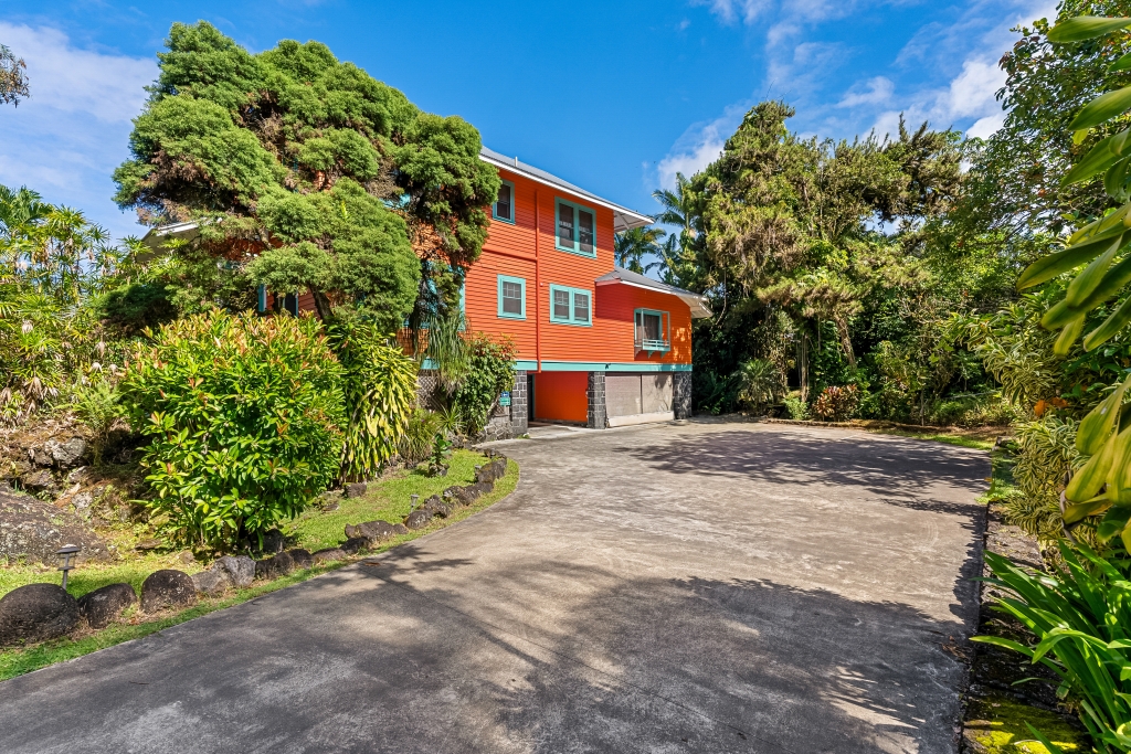 1896 KALANIANAOLE ST