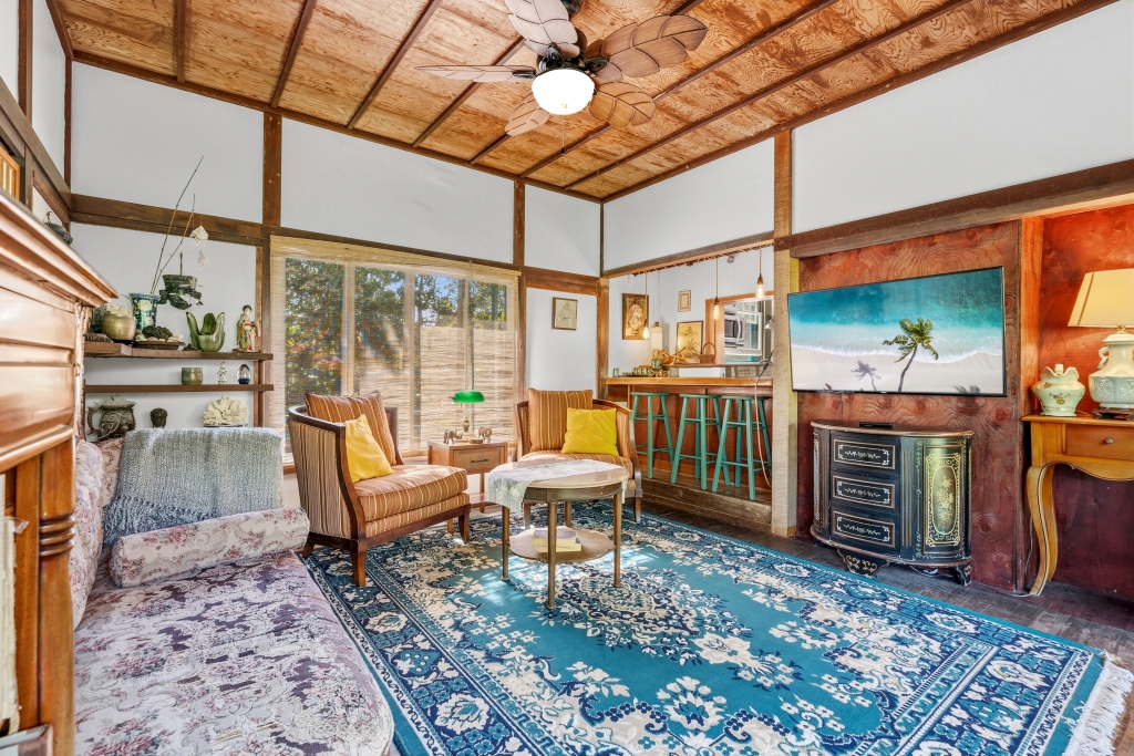1896 KALANIANAOLE ST