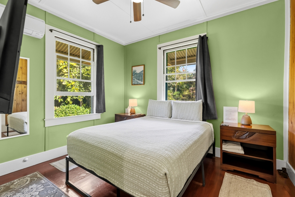 1896 KALANIANAOLE ST