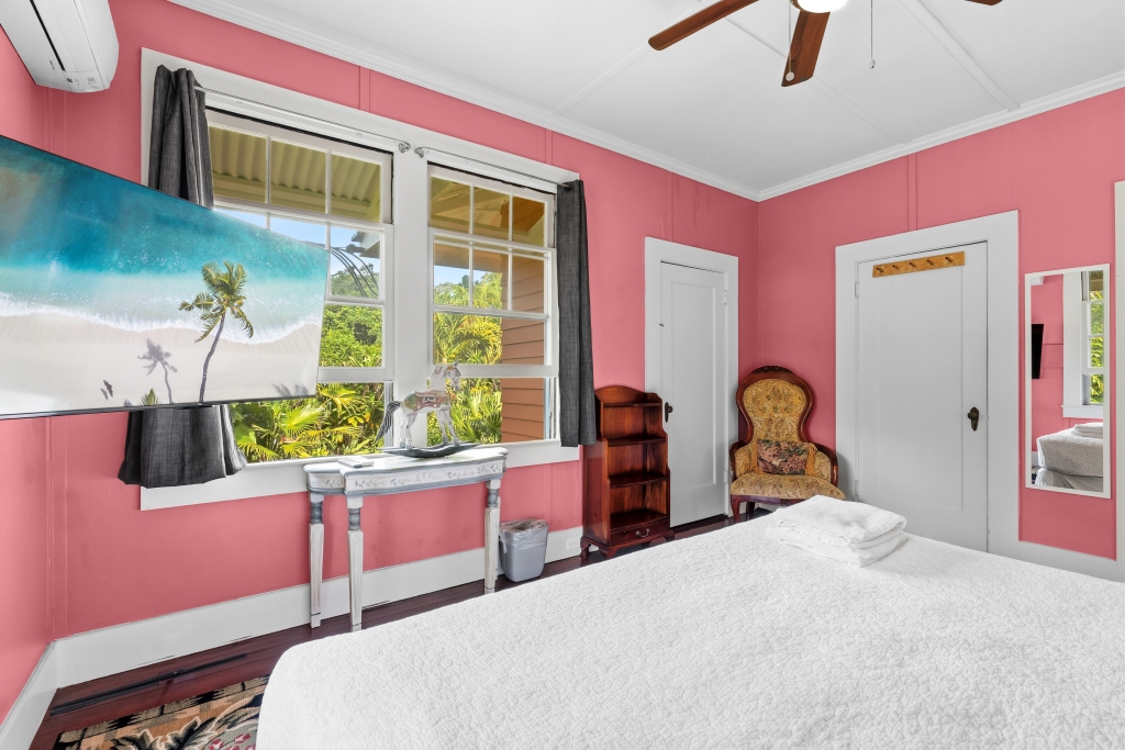 1896 KALANIANAOLE ST