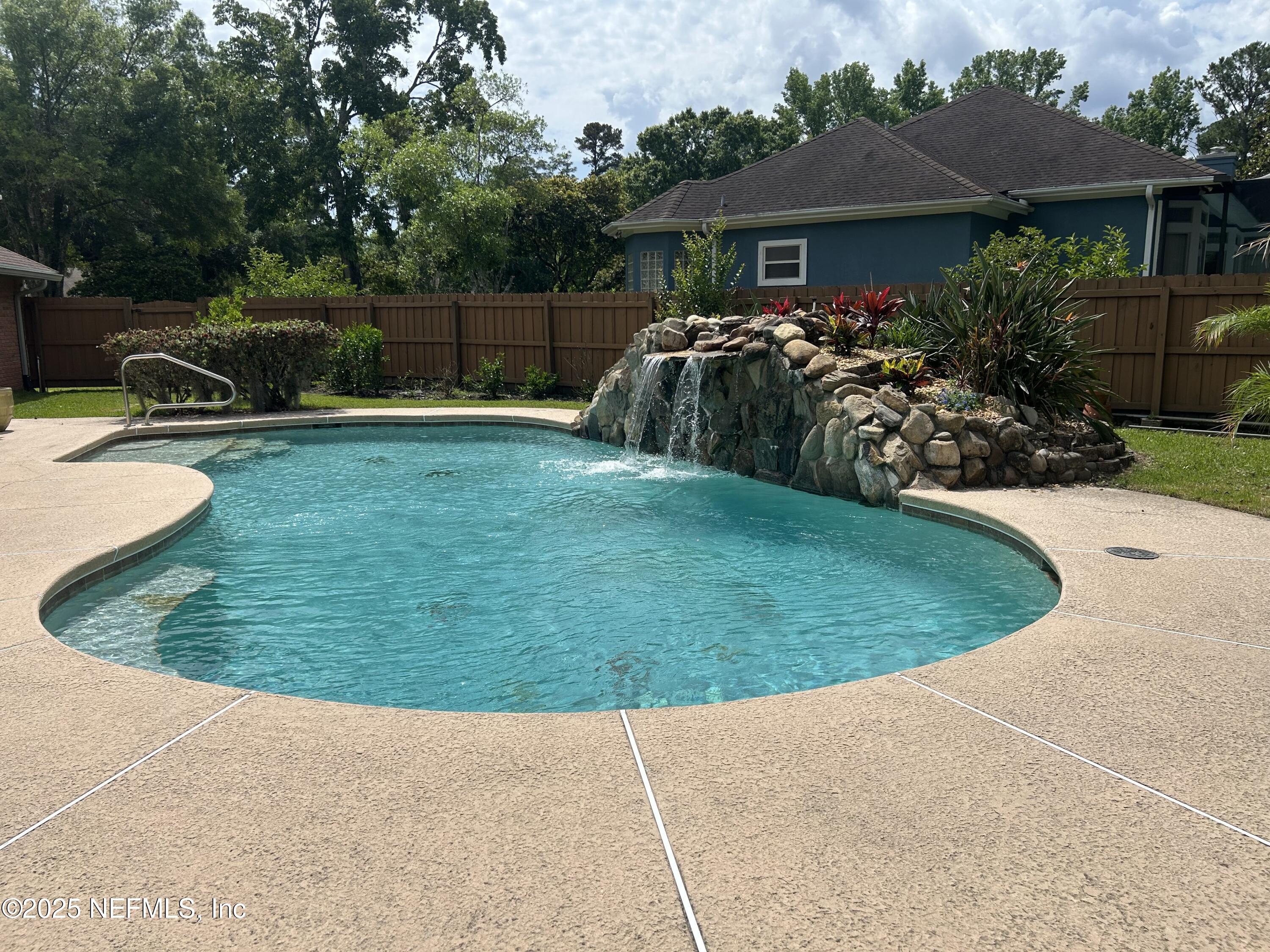 5640 STARLIGHT Lane