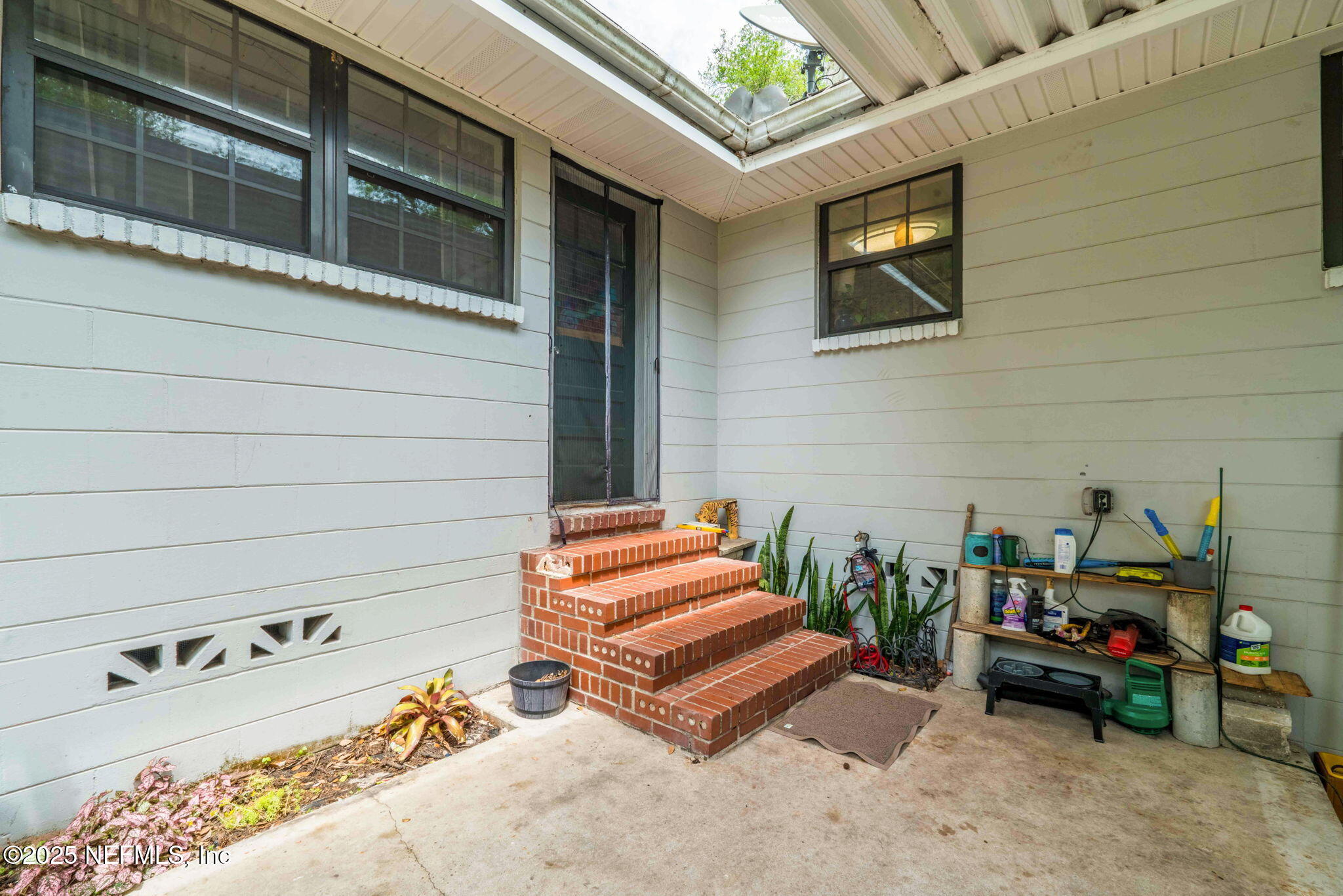 1752 WHITMAN Street