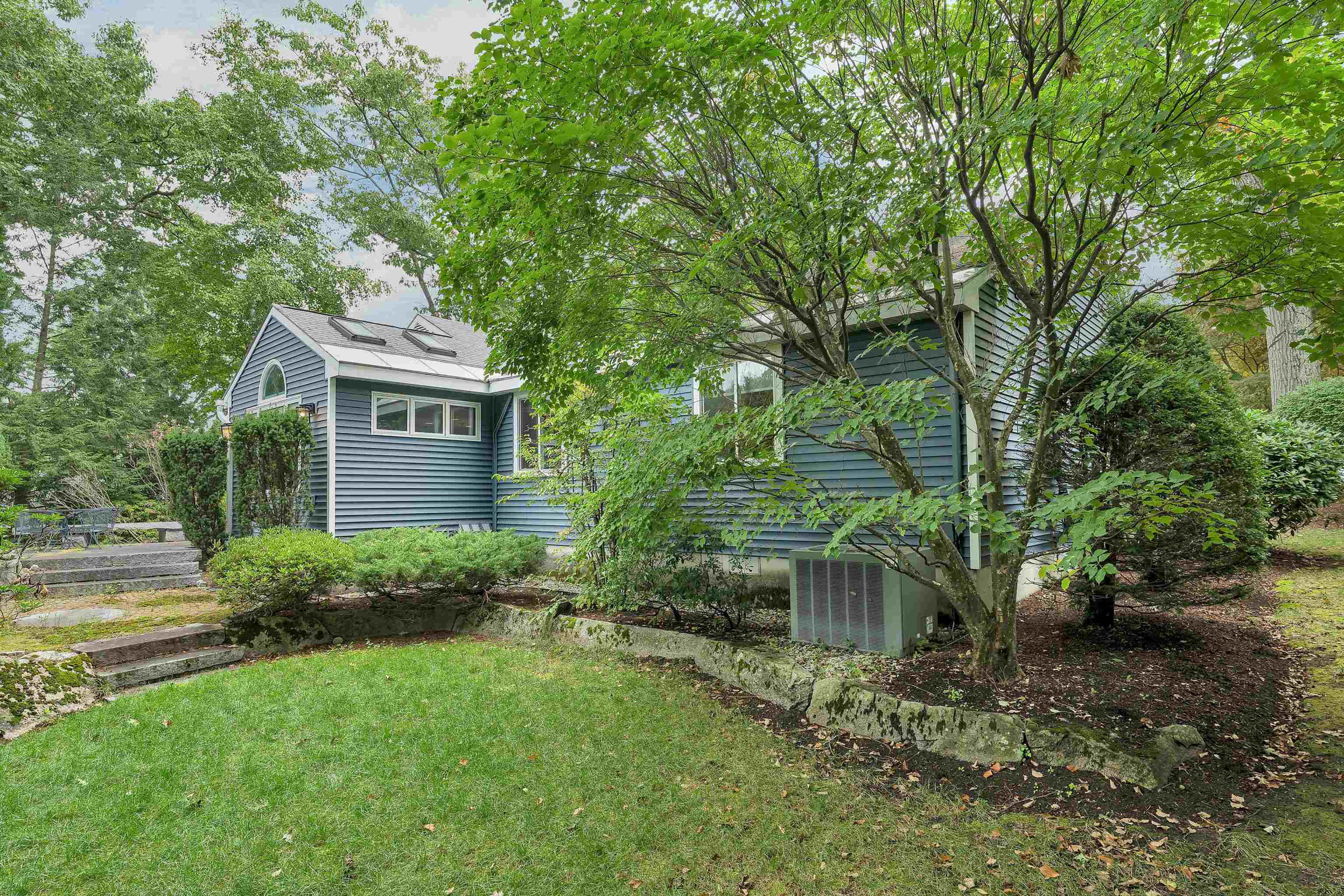 284 Hawthorne Street