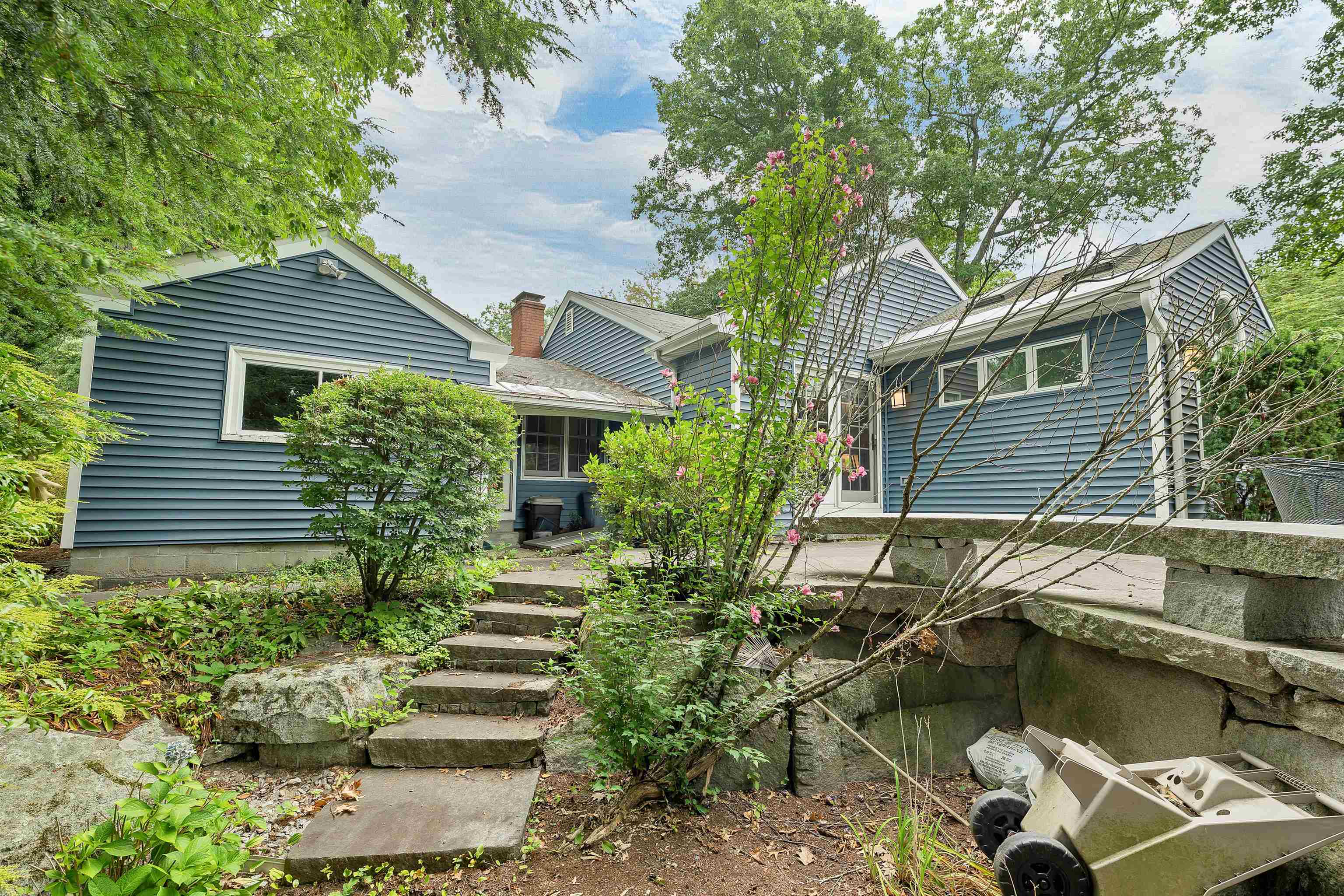 284 Hawthorne Street