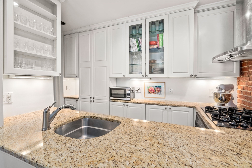 18 Worcester Sq # 2