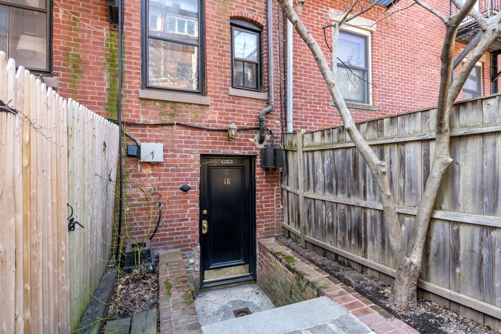 18 Worcester Sq # 2