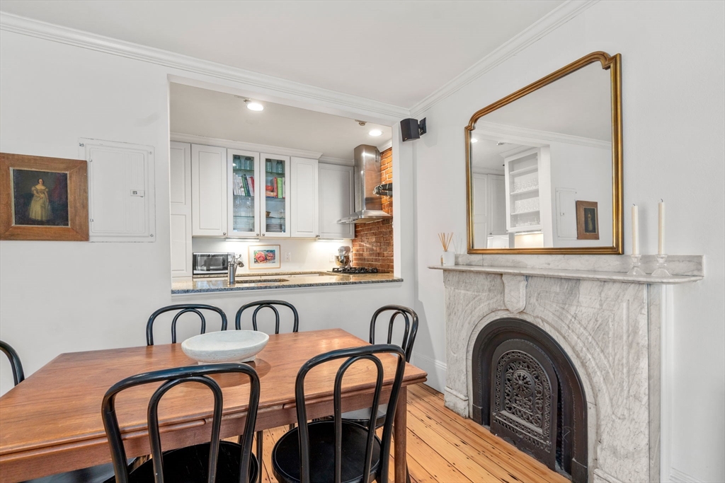18 Worcester Sq # 2
