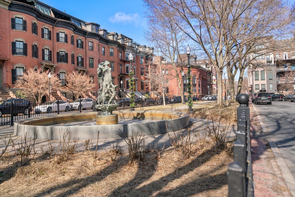 18 Worcester Sq # 2