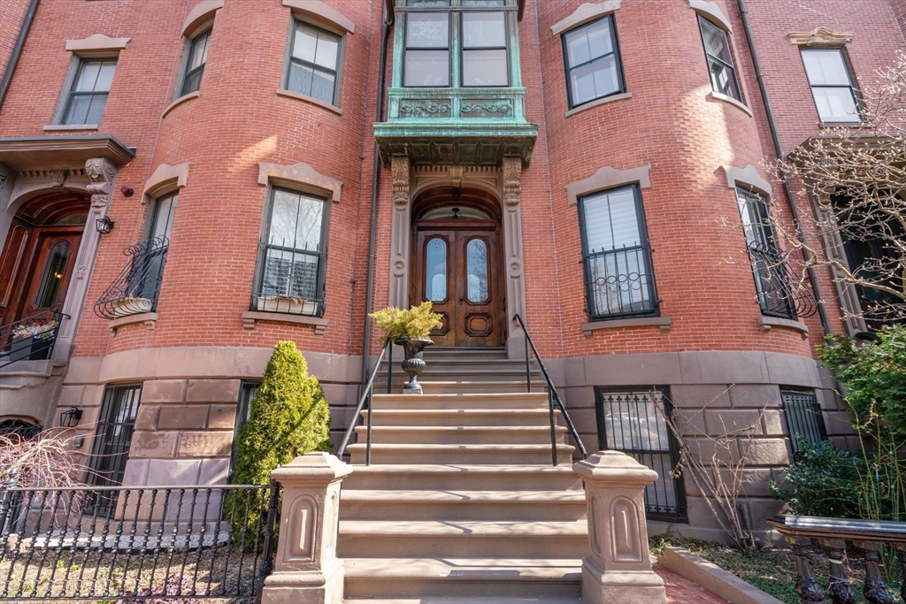 18 Worcester Sq # 2