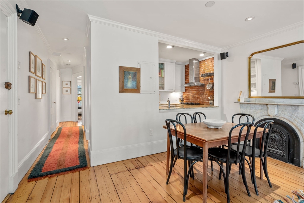 18 Worcester Sq # 2