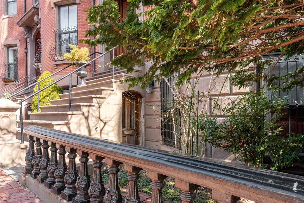 18 Worcester Sq # 2