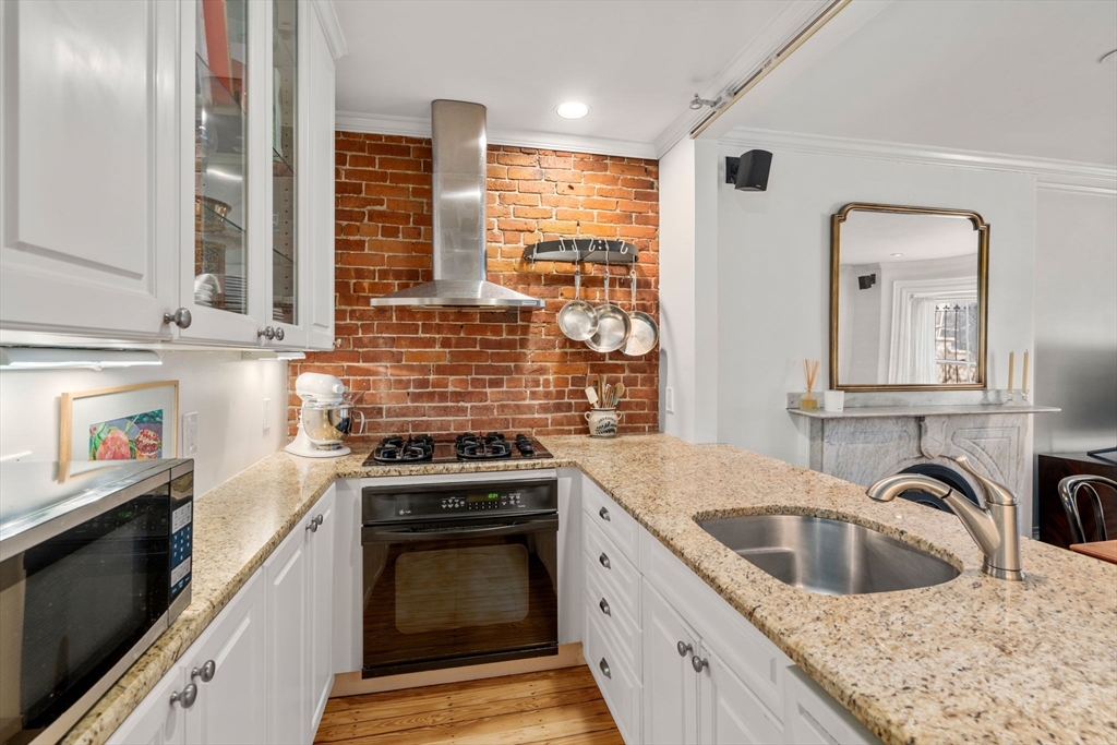 18 Worcester Sq # 2