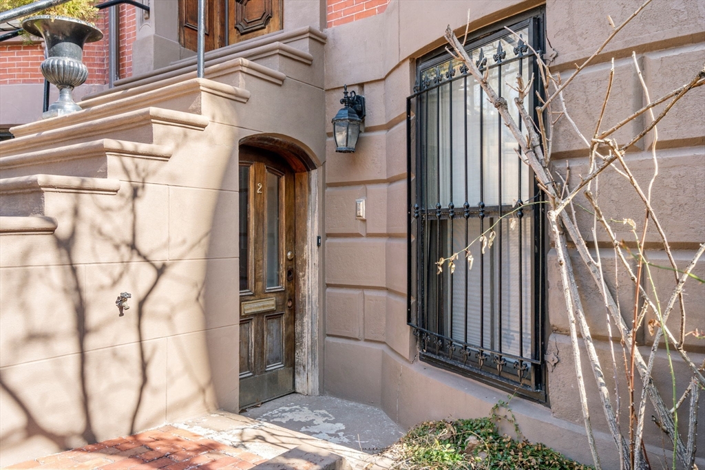 18 Worcester Sq # 2