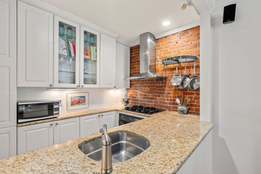 18 Worcester Sq # 2