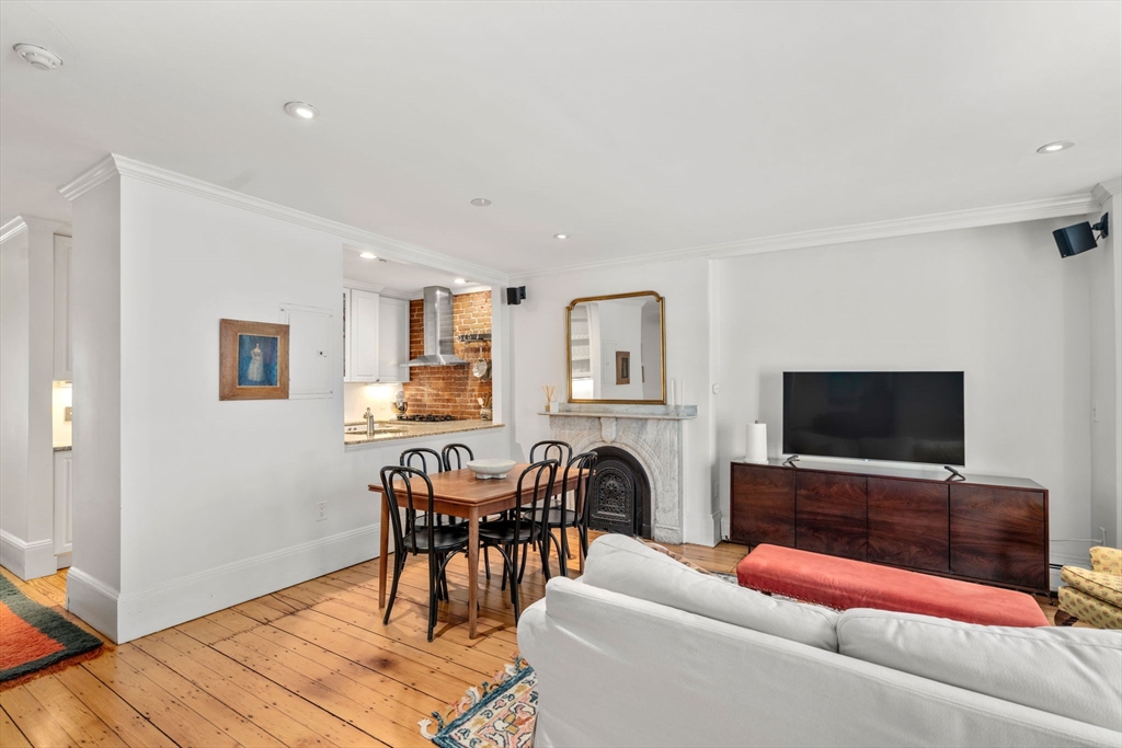 18 Worcester Sq # 2