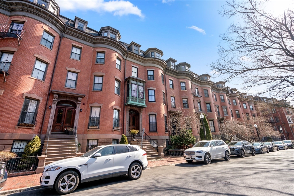 18 Worcester Sq # 2