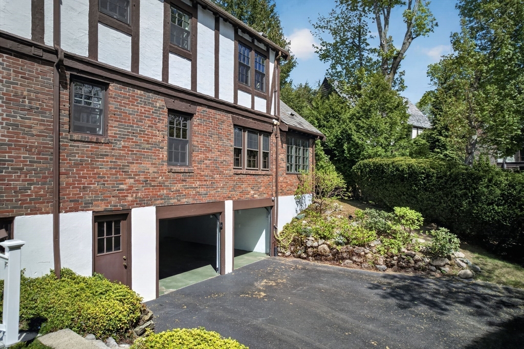 16 Lancaster Rd