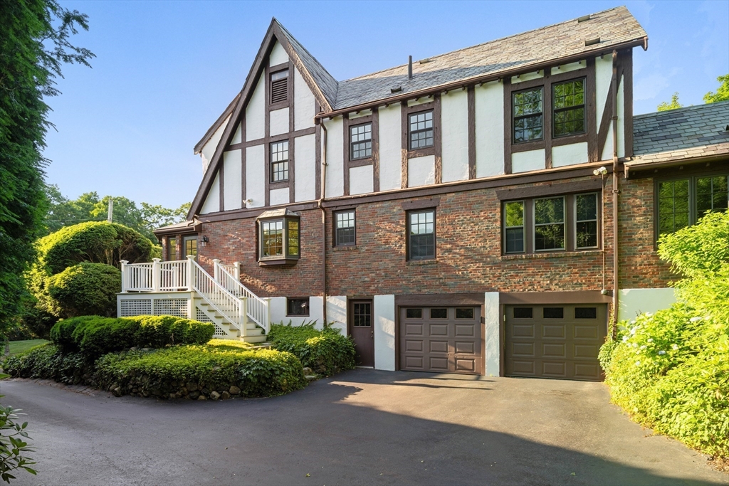 16 Lancaster Rd