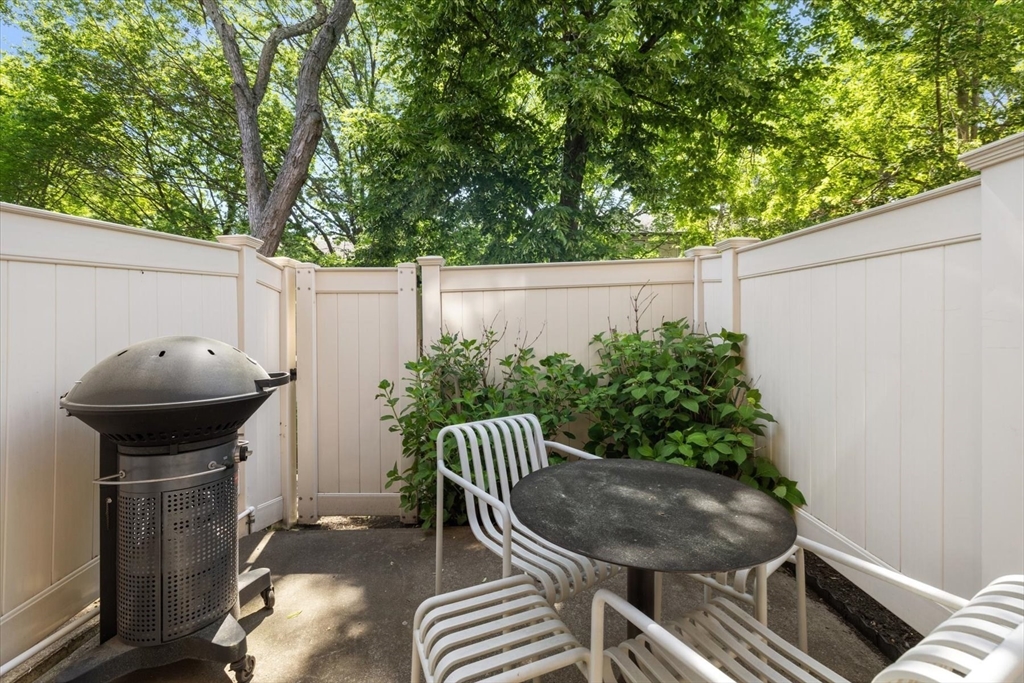 48 Regent Circle # 48