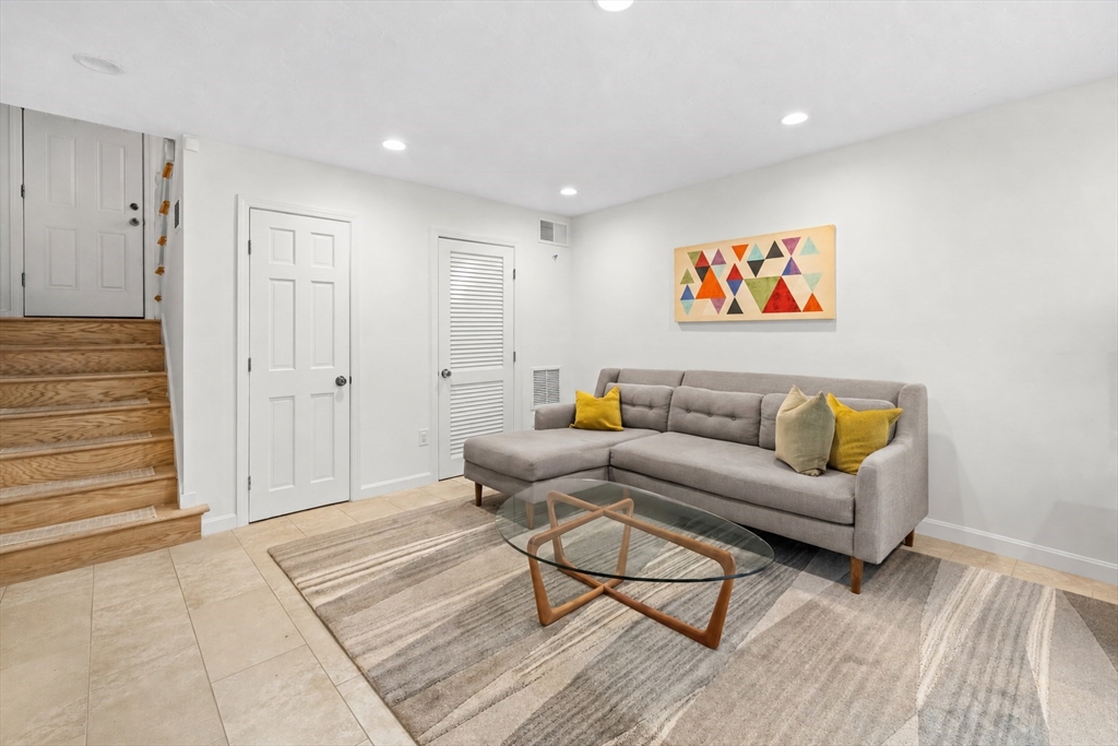 48 Regent Circle # 48