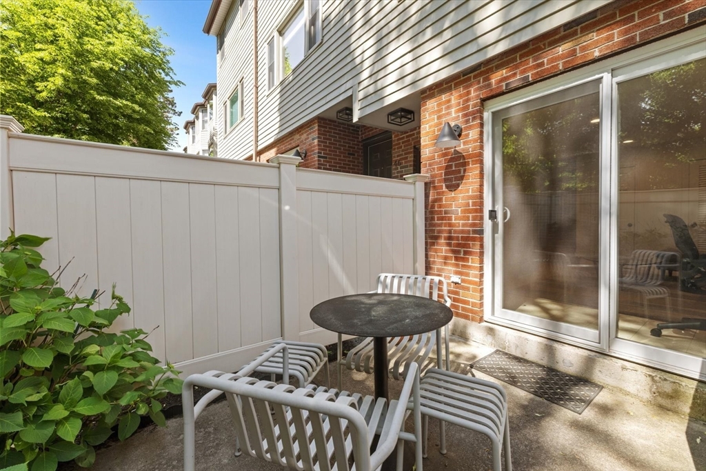 48 Regent Circle # 48