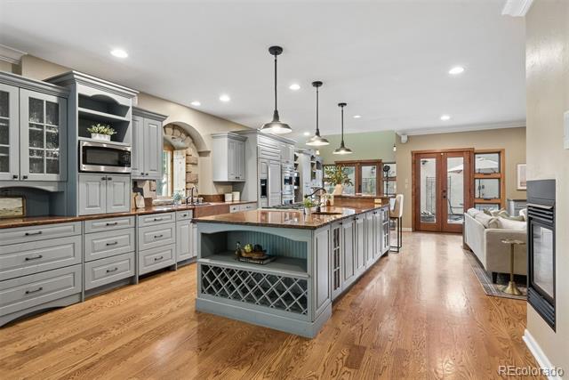 498 Columbine Street Unit: 9