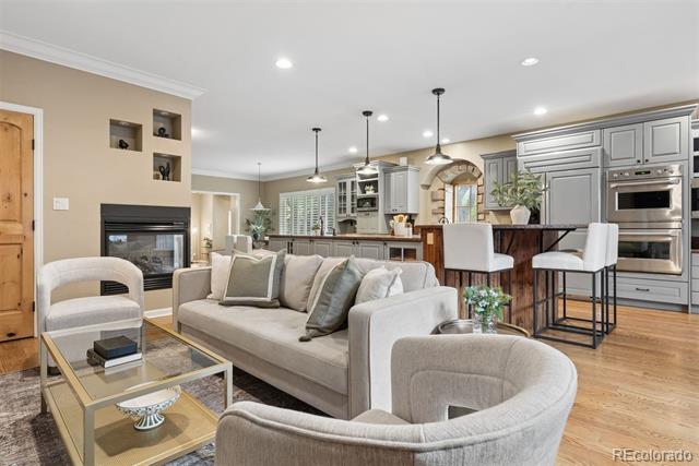 498 Columbine Street Unit: 9