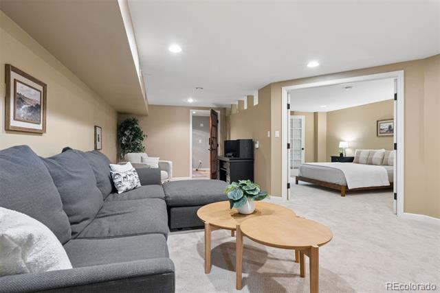 498 Columbine Street Unit: 9